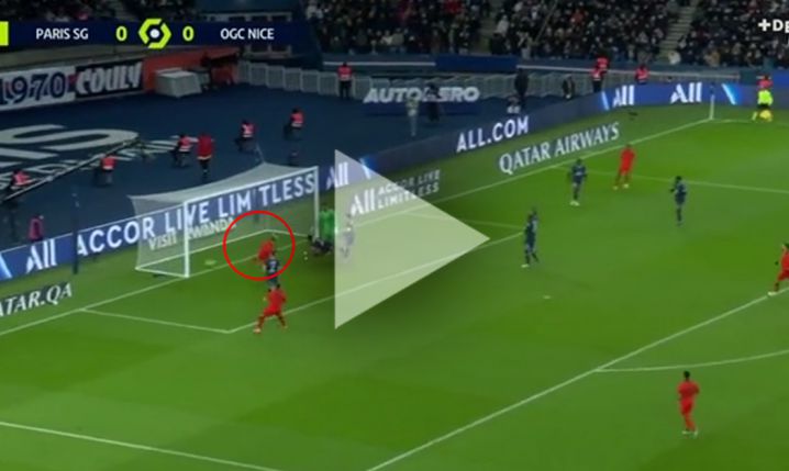 Dolberg strzela z 2 metrów do pustej bramki PSG i... [VIDEO]